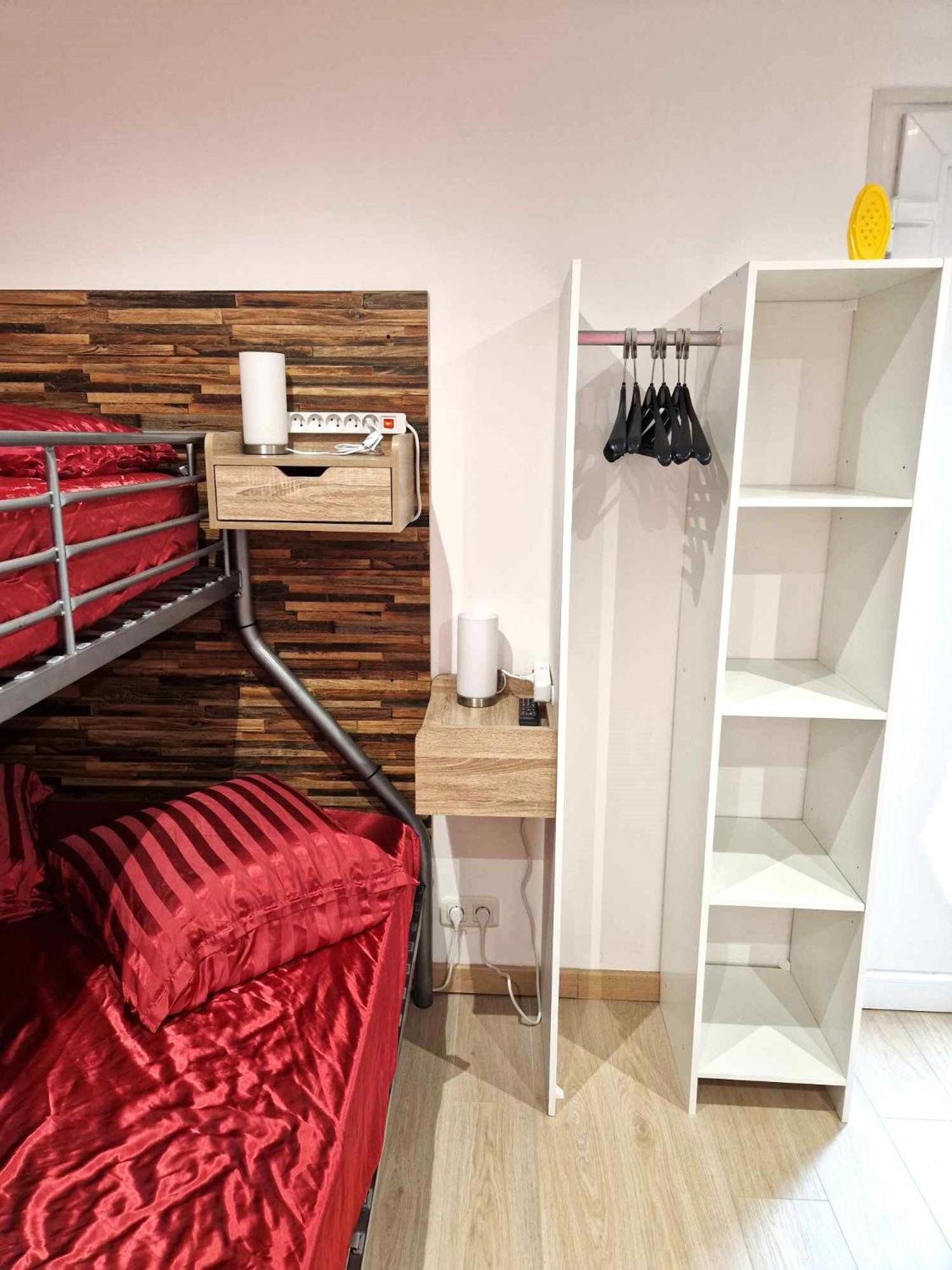 03 - Joli Studio Traversant Situe Au Rdc Avec 2 Lits, Tout Equipe Pour 1, 2 Ou 3 Personnes Maximum, Entree Independante Donnant Sur Parking Dont Une Place Est Reservee Devant La Porte, Grand Fourgon Possible Et Petit Jardin Sur L'Arriere Comme Une Ma Razac-sur-lʼIsle Eksteriør bilde